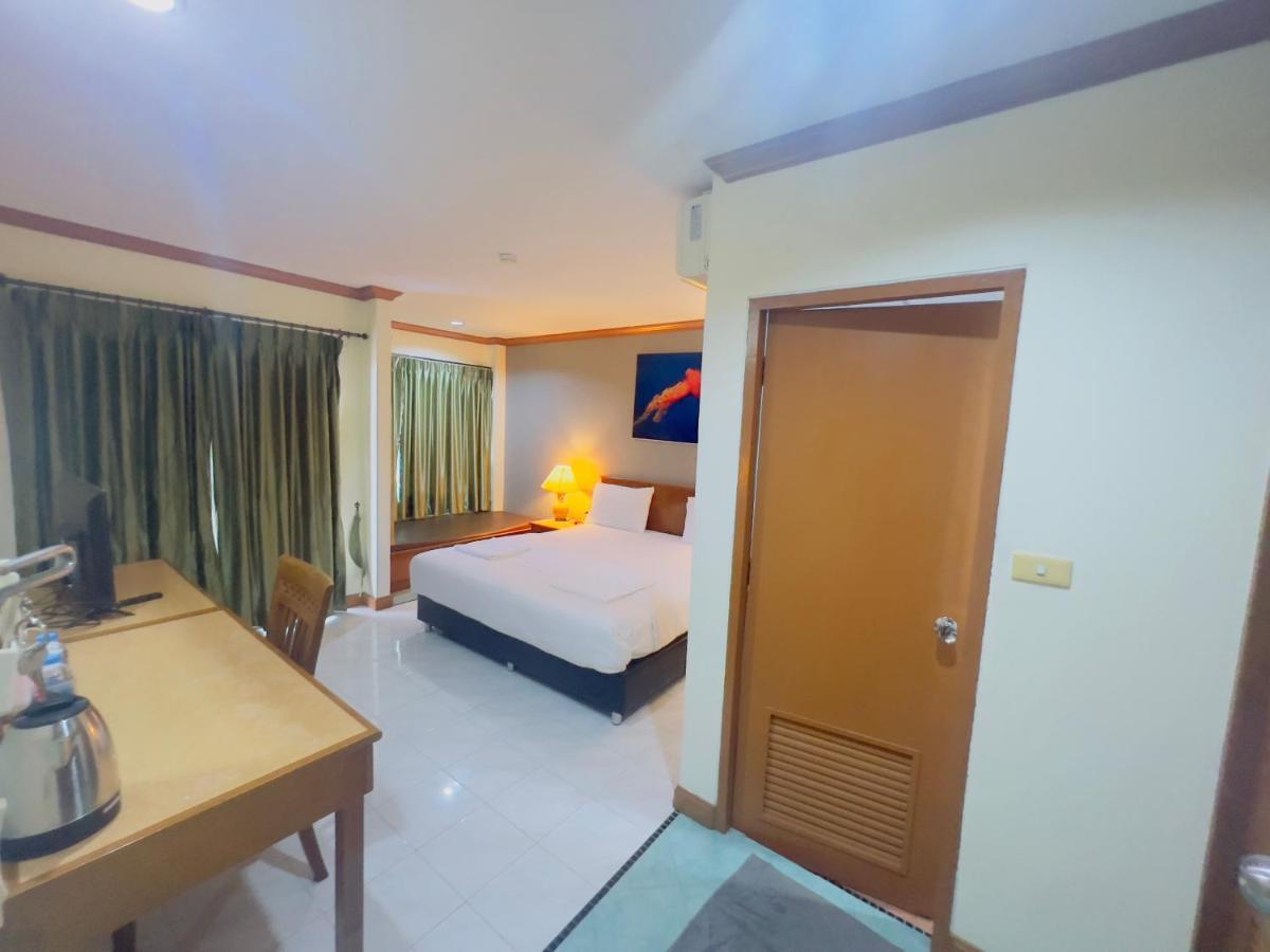 Hotel Royal Vista Patong Exterior foto