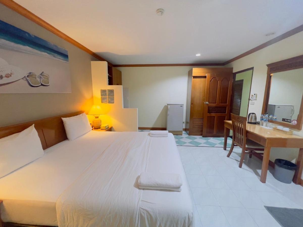Hotel Royal Vista Patong Exterior foto
