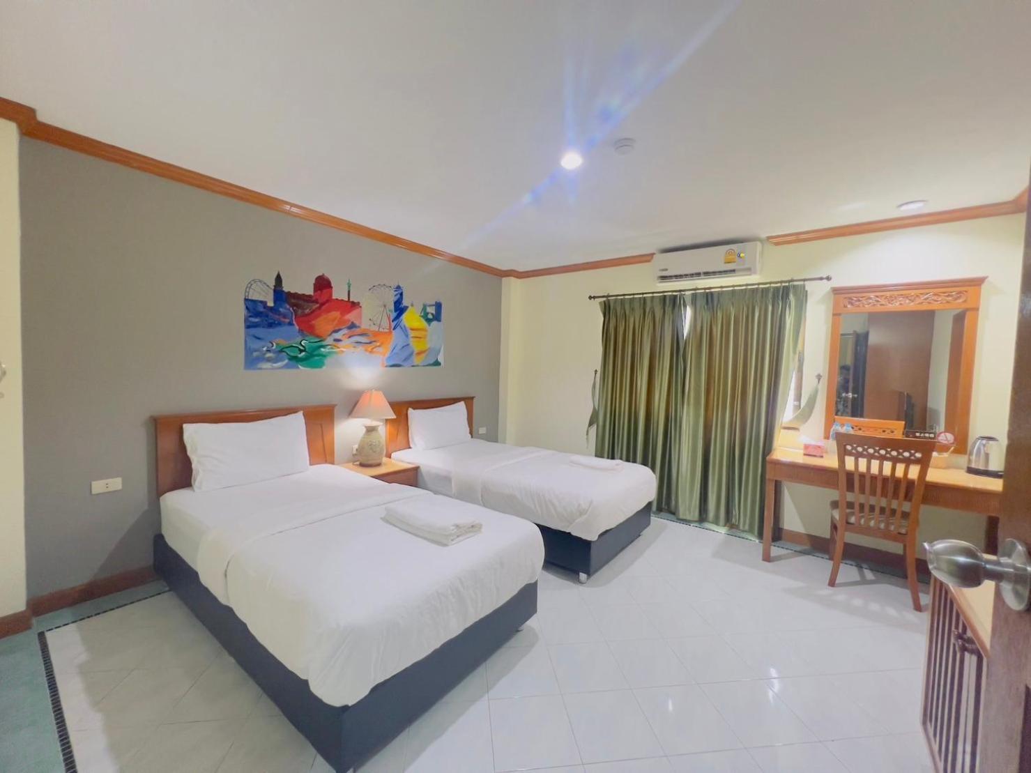 Hotel Royal Vista Patong Exterior foto