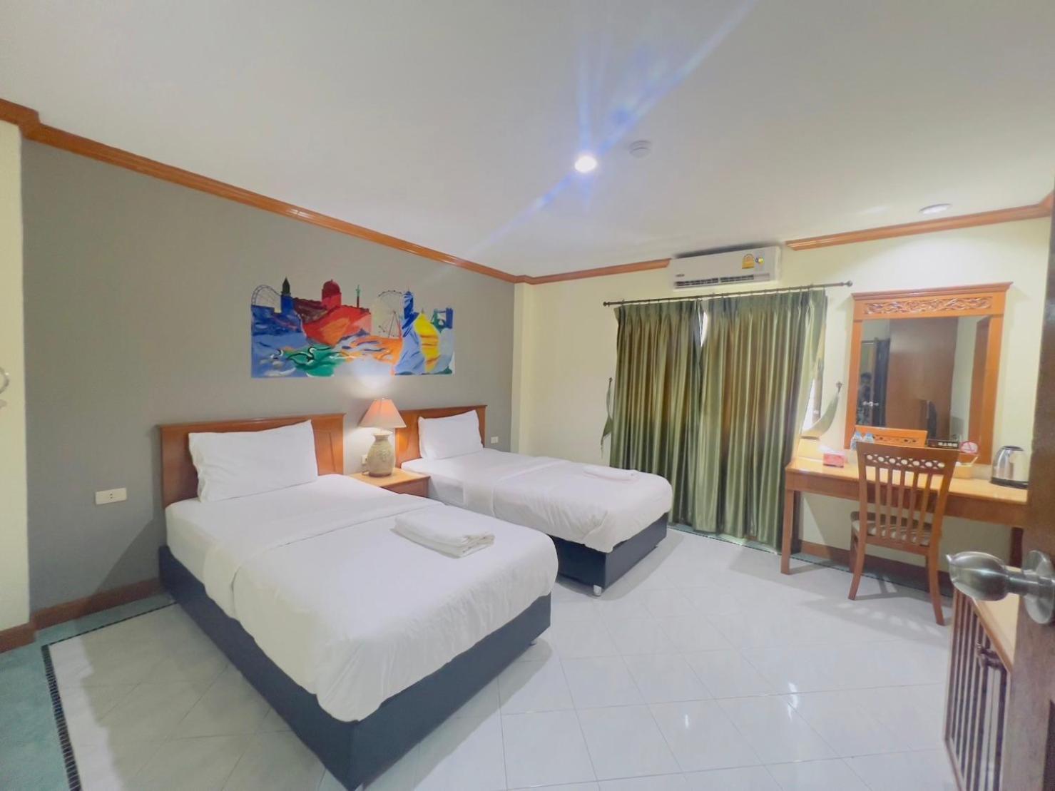 Hotel Royal Vista Patong Exterior foto