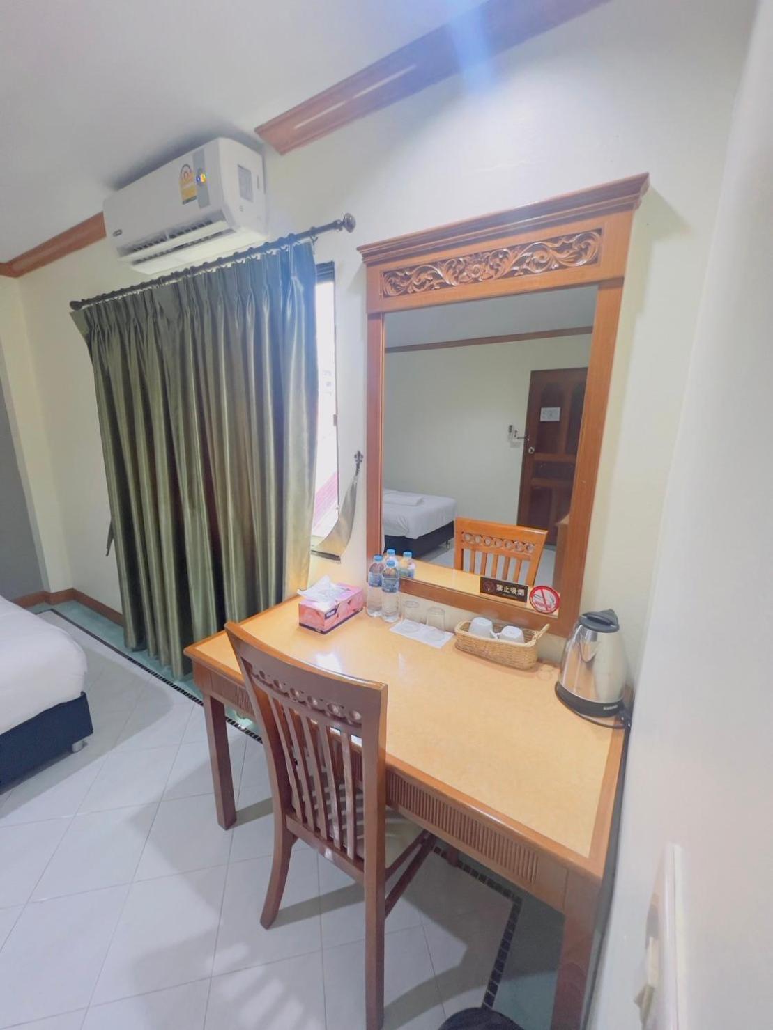 Hotel Royal Vista Patong Exterior foto