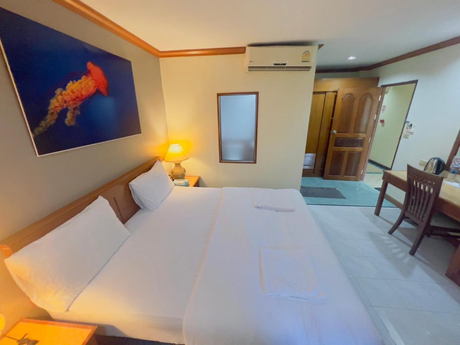 Hotel Royal Vista Patong Exterior foto