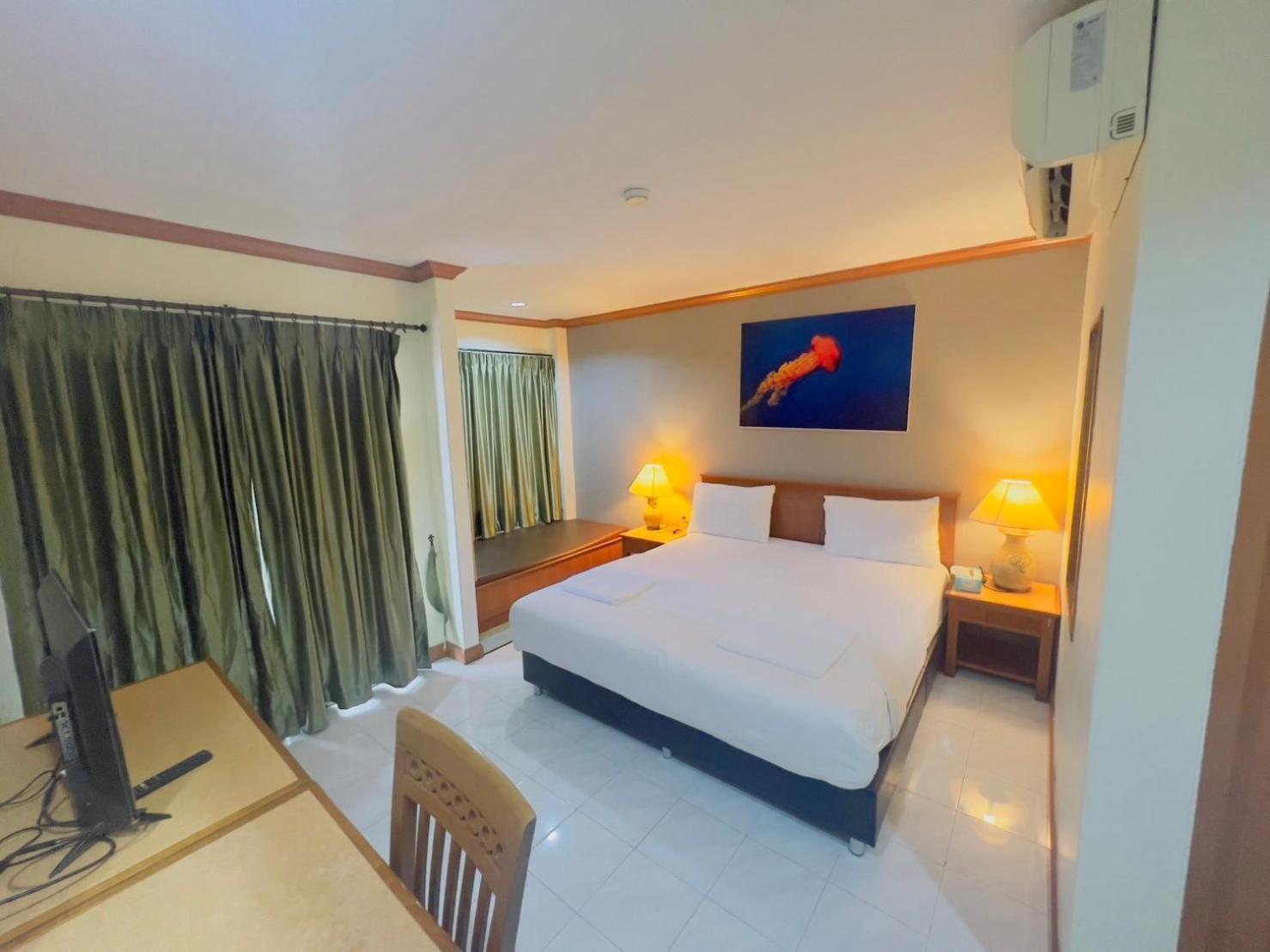 Hotel Royal Vista Patong Exterior foto