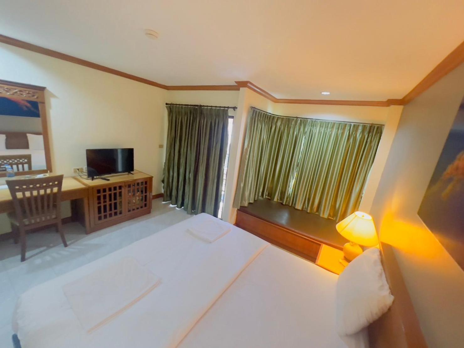 Hotel Royal Vista Patong Exterior foto