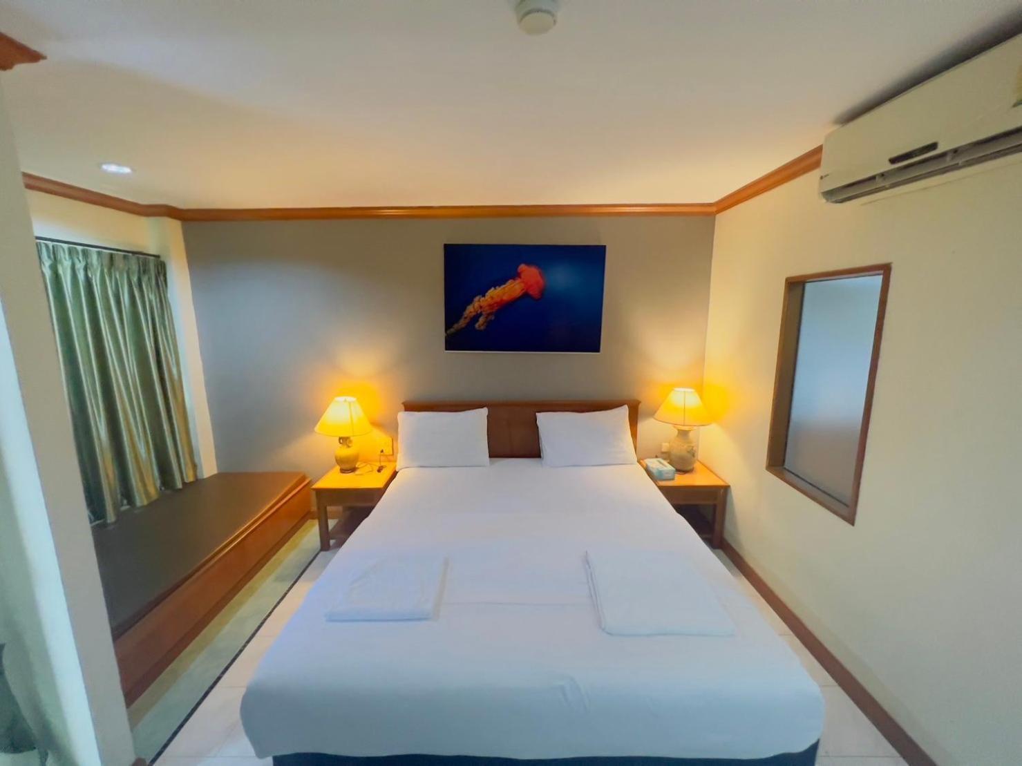 Hotel Royal Vista Patong Exterior foto