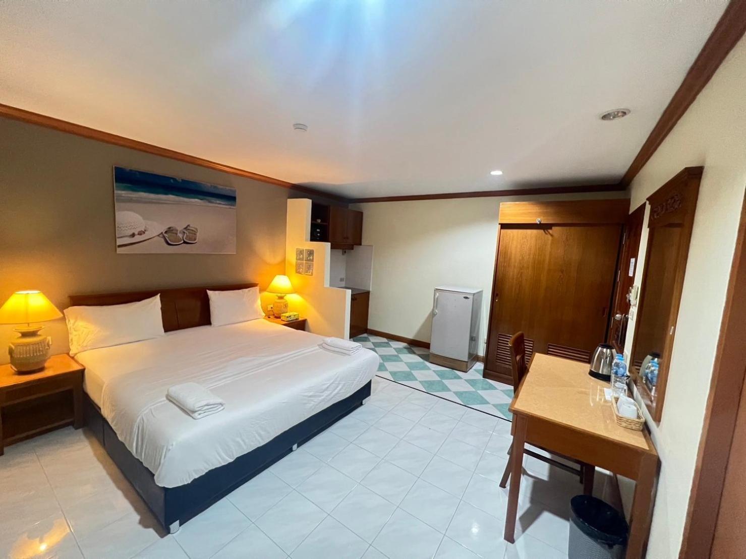 Hotel Royal Vista Patong Exterior foto